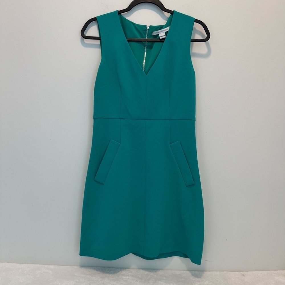 DIANE VON FURSTENBERG Halle V-Neck Mini Cocktail Dress